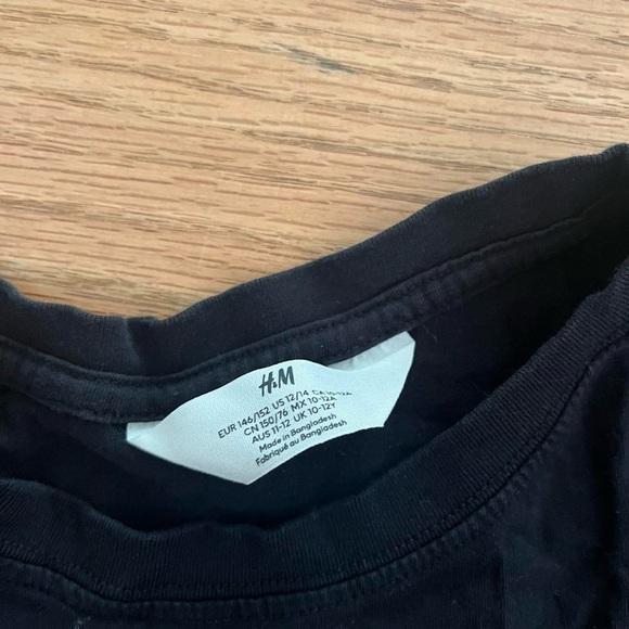 H&M tee bundle - Picture 6 of 10